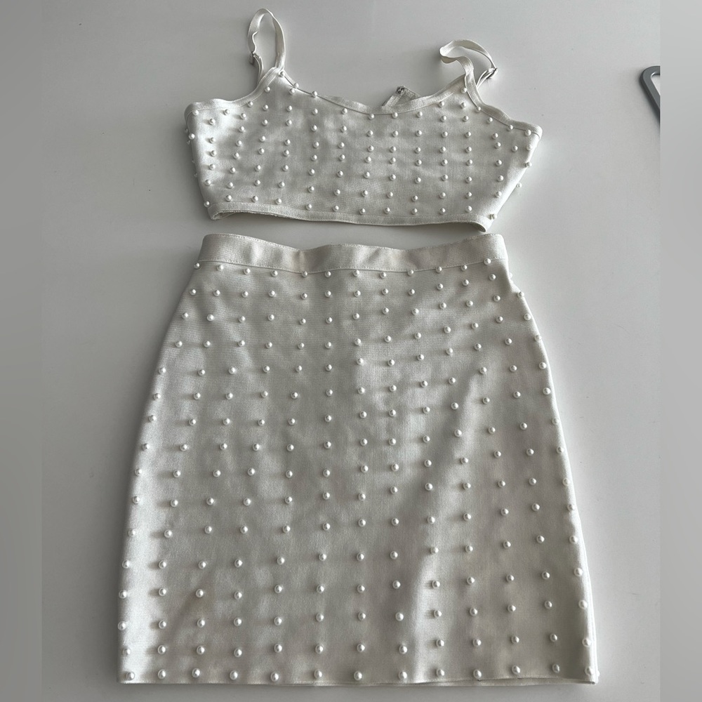 superdown White Pearl-Studded Knit Skirt Set